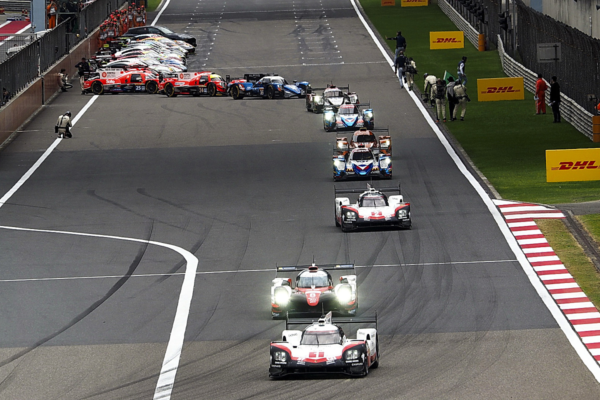 对以下内容使用不同的表达方式重新进行复述相似度在40以下：在赛车实车试验时75m 直线加速工况和耐久循环工况均重复试验3到4次这样可以避免某些偶然因素对试验结果造成干扰