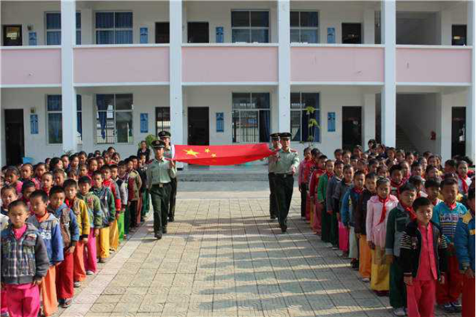 缅甸儿童在中国上学,同样享受两免一补,还以为