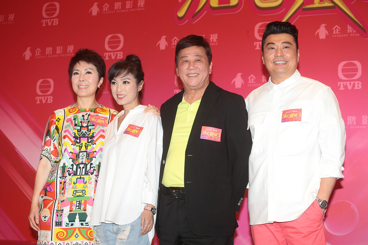 男朋友，我和妈妈掉水里你会先救谁？