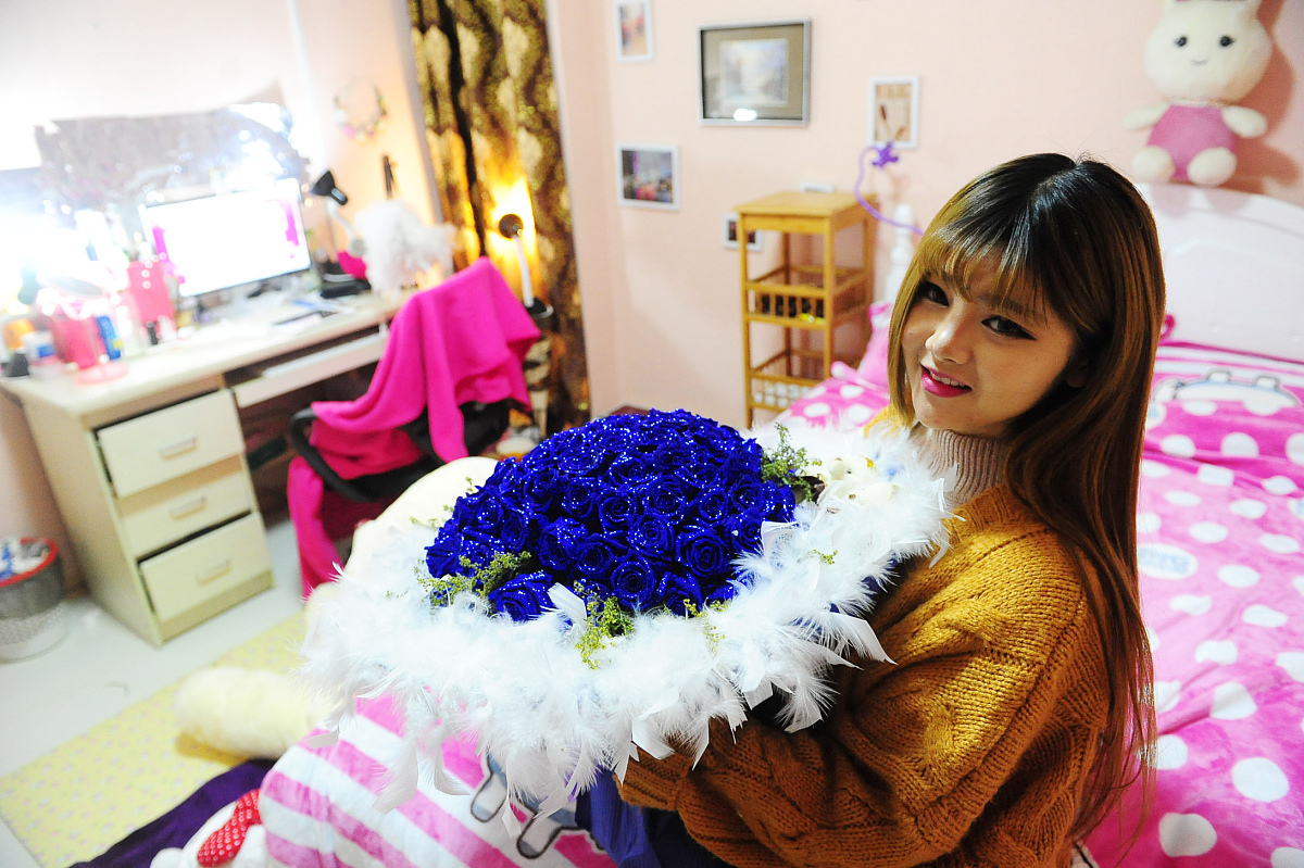 演播小说用的艺名网名 包含 男的使用 三个字 起300个