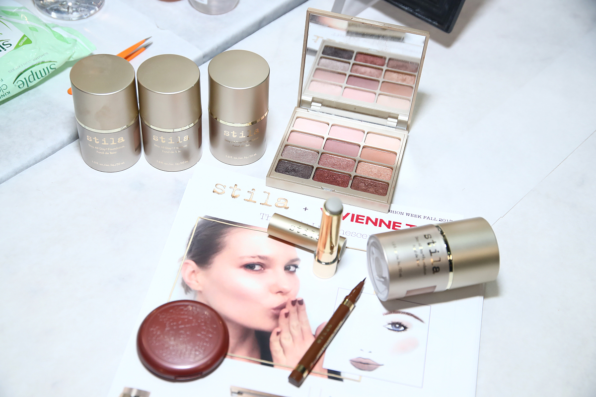 选择一件毛戈平粉底液简要介绍其商品特点以及购买它所享受的物流服务和售后服务保障情况。