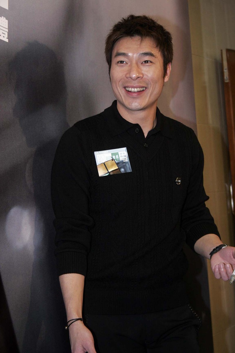 2009年1月19日,香港,许志安首次执导为自己拍自传《魔方宅男》.***_**