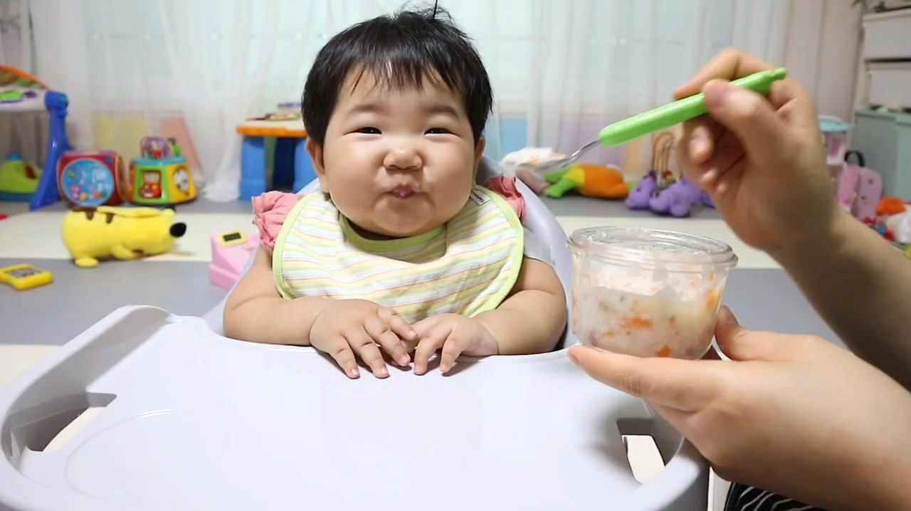 适合8个月宝宝的美味辅食牛肉蔬菜粥,营养一级棒,宝宝吃不够!