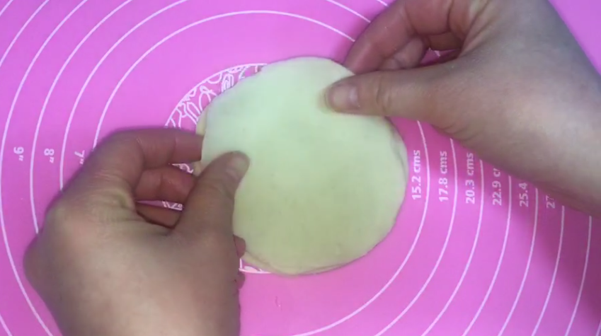 饺子皮还能变成春卷皮?只需简单两步处理,太实用了