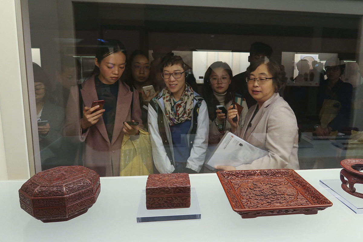 ***_***2018年11月15日 ,"千文万华——中国历代漆器艺术展"在上海博