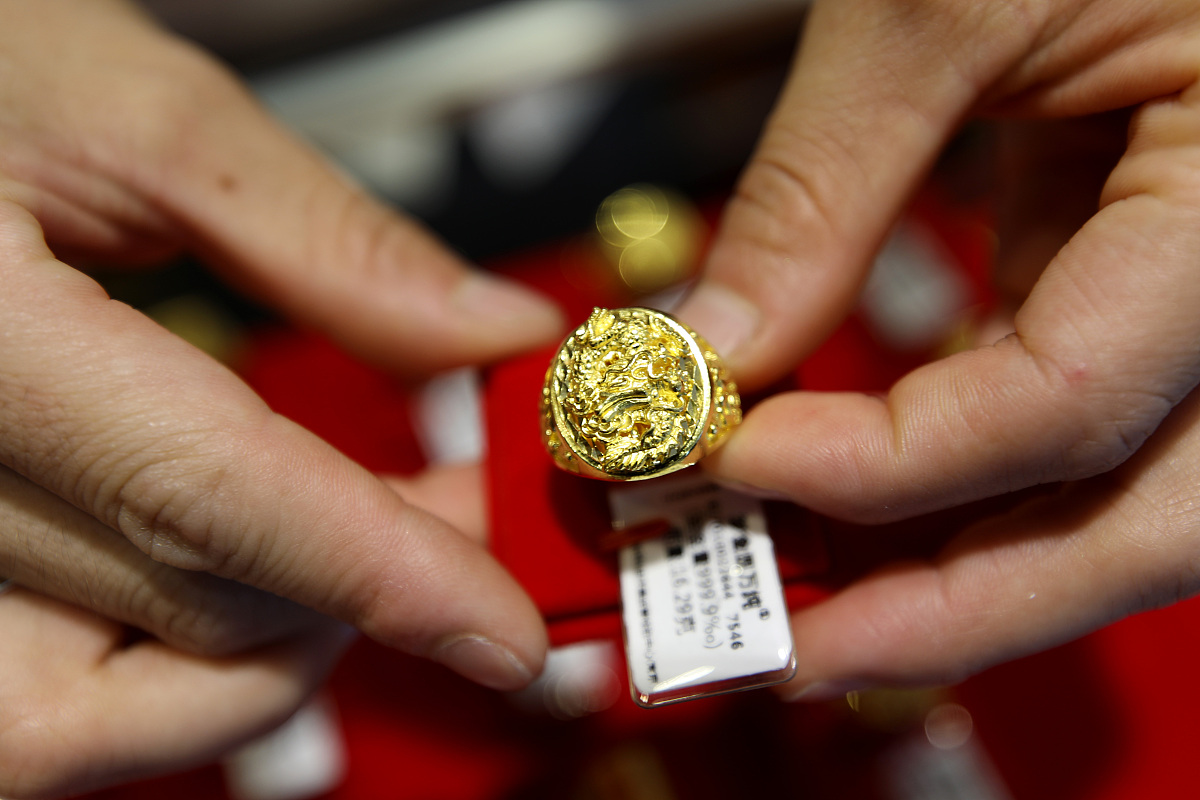 捡到金钻戒怎么办？拾金不昧，归还失主才是正道