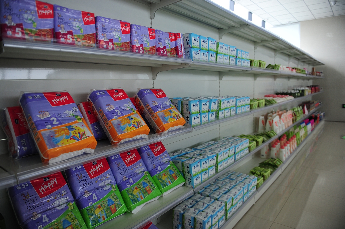 2015年04月01日,记者提前探秘济南商品展示交易中心,国际商品琳琅满目