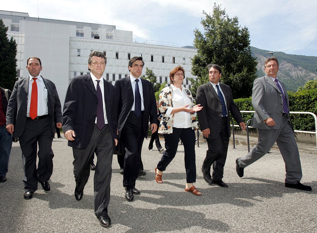 设计区域旱作玉米栽培试验中覆膜方式试验。