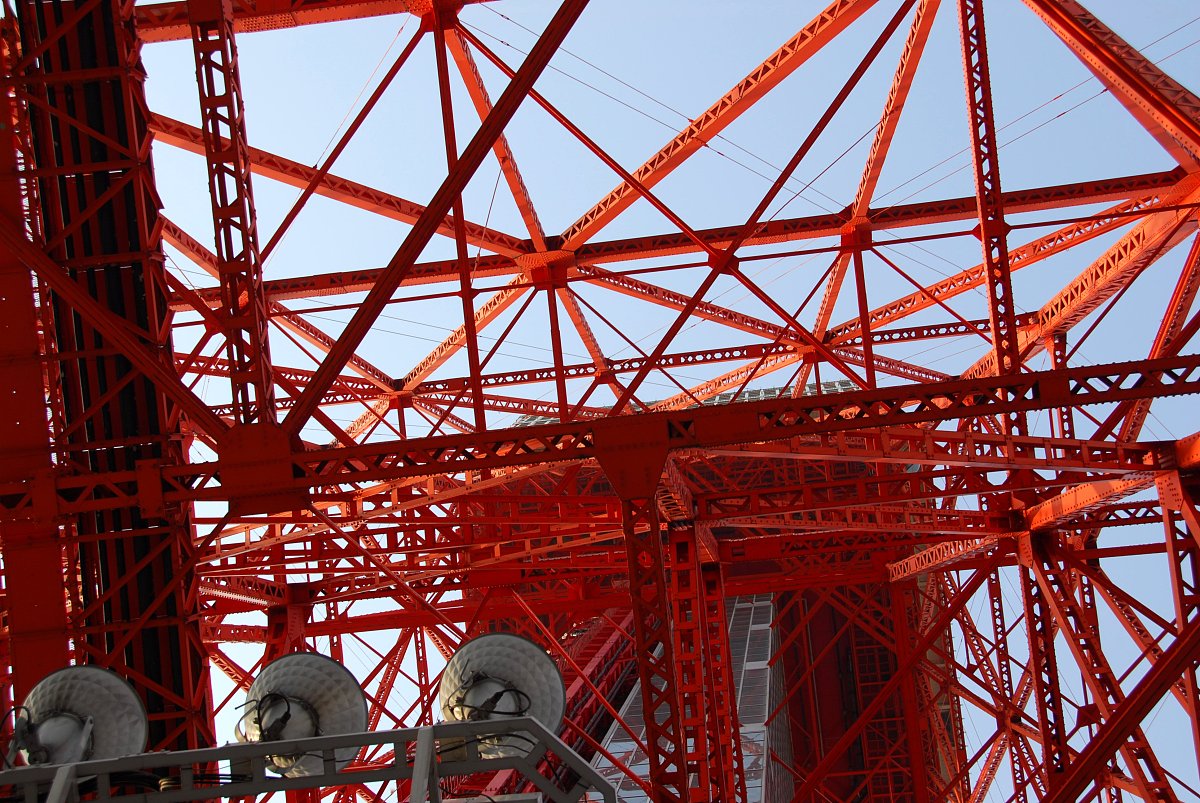 2006年10月27日,东京塔仿照法国巴黎的艾菲尔铁塔建造而成,位于东京都