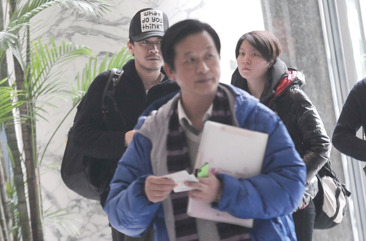 2013年1月27日讯,上海,近日王学兵受邀参加东方卫视春晚录制现身酒店.