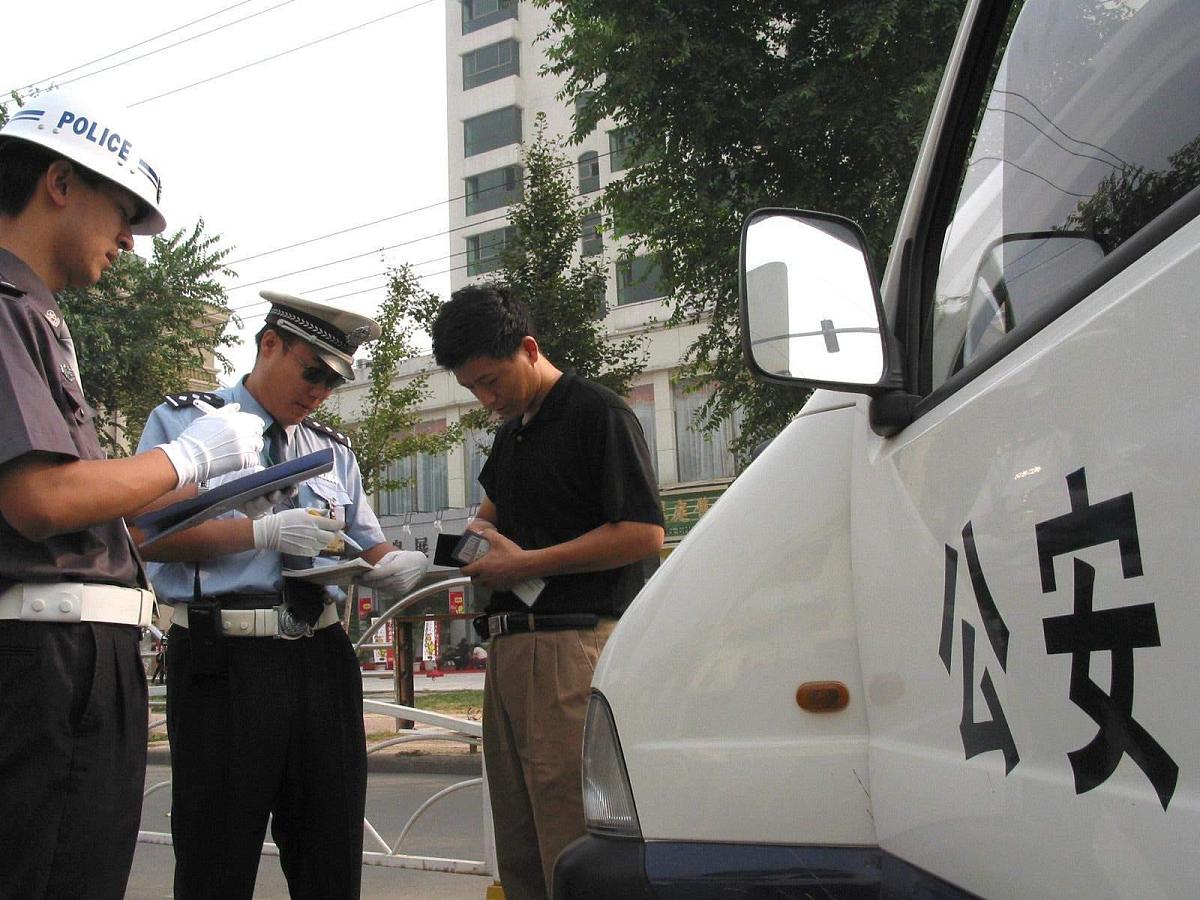 交通警察升职路线详解：从初级警员到领导岗位