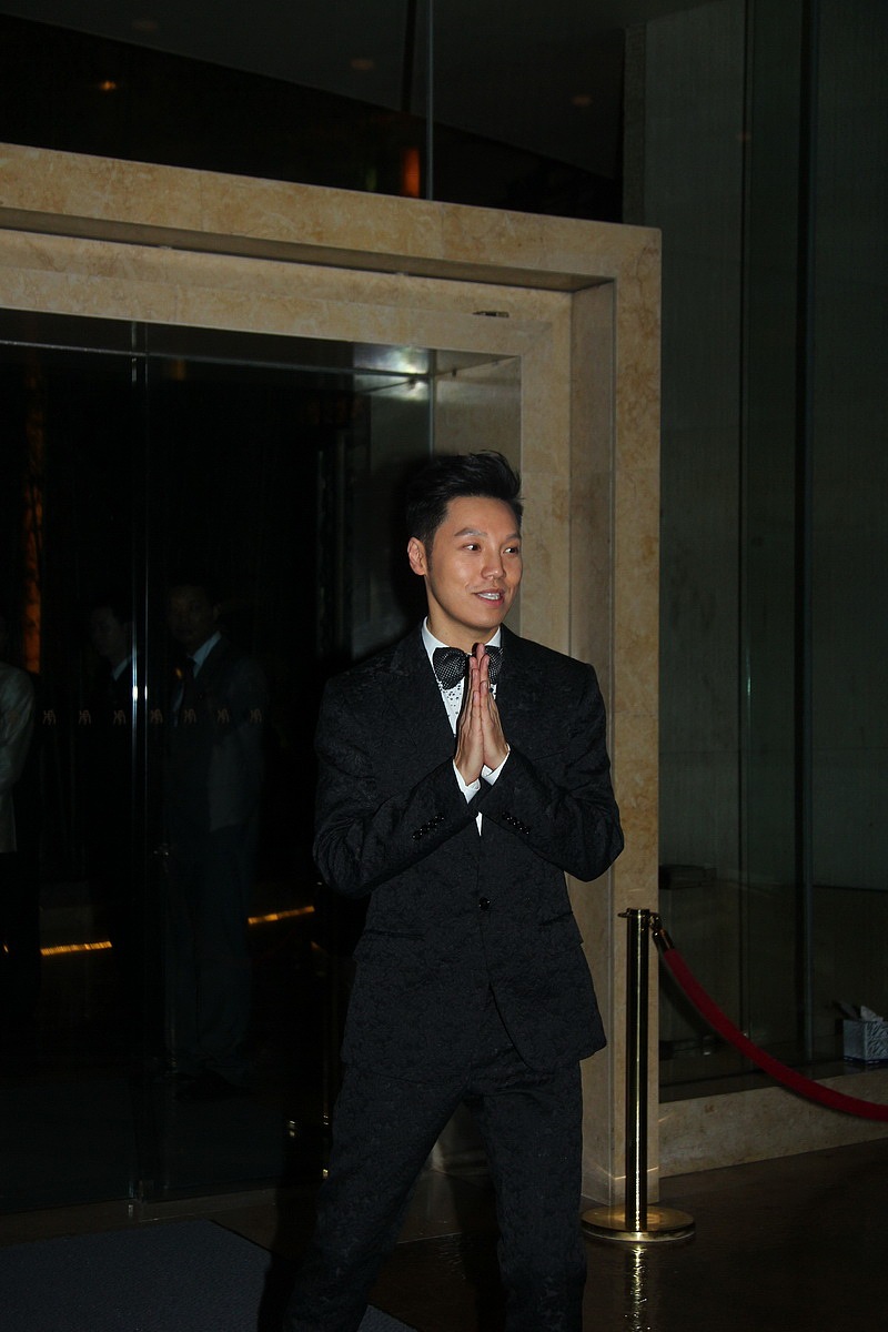 婚礼司仪开场白：浪漫爱情，幸福起航