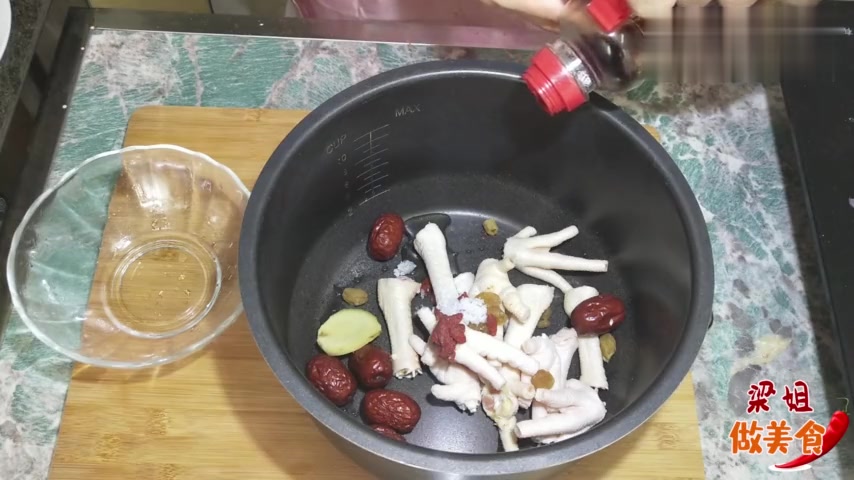 鸡爪不凉拌了,做一碗鸡爪汤,满满的胶原蛋白,清淡爽口不油腻