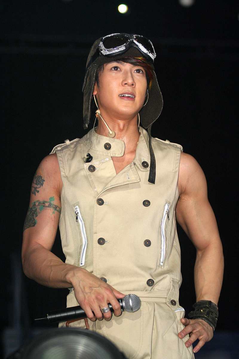 2009年4月11日,上海,飞轮海"想入飞飞世界巡回演唱会"在上海大舞台正