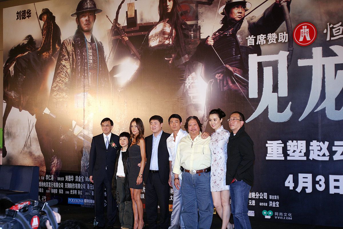 如果你是影评人士请就电影《边境风云》解说文案写出一份解说文案字数要求3000字左右