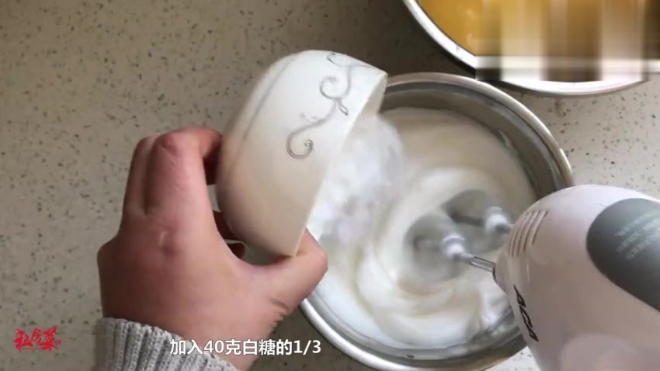 漂亮mm手把手教你制作戚风蛋糕,真的很好吃!再也不出去买蛋糕了