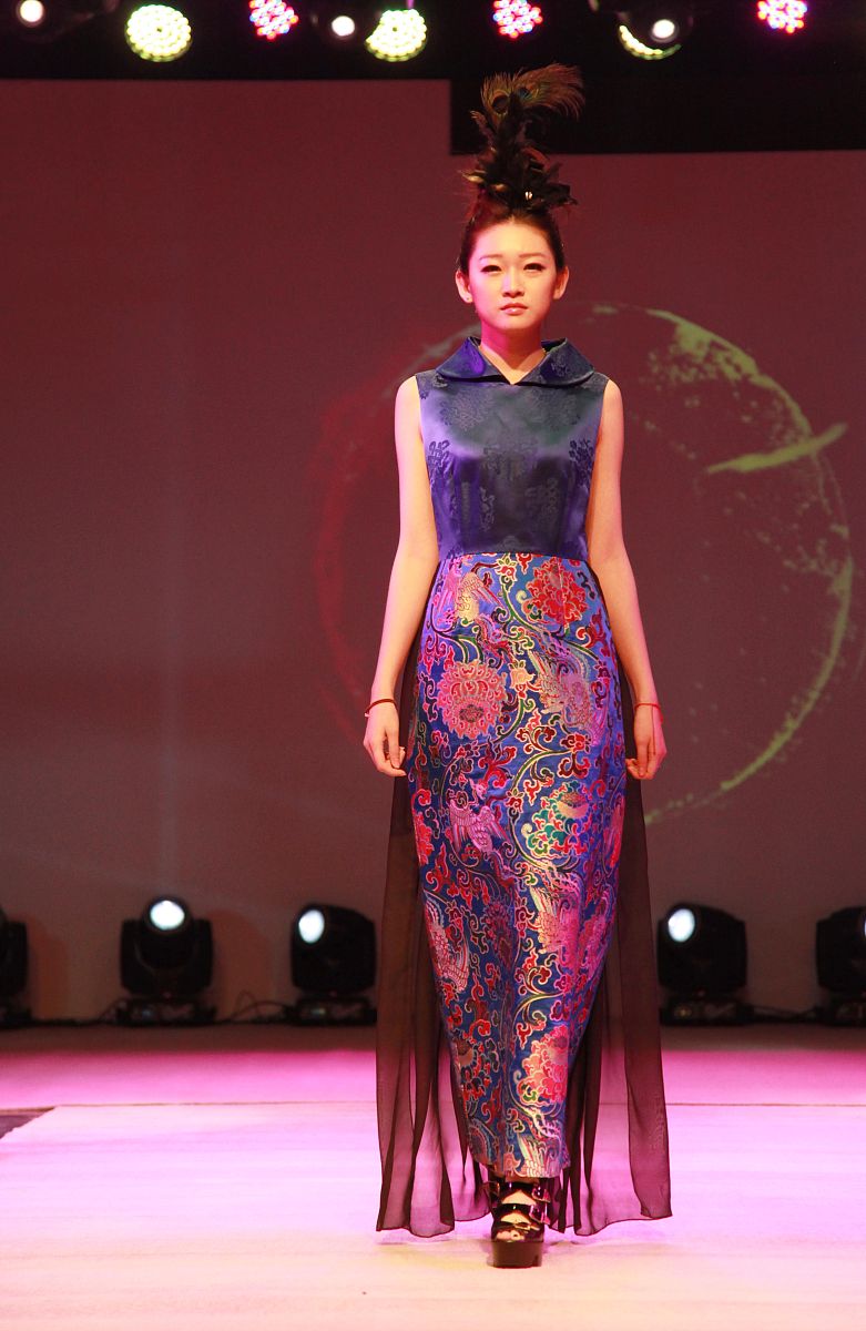 绮罗丛是什么意思_词语绮罗丛的意思