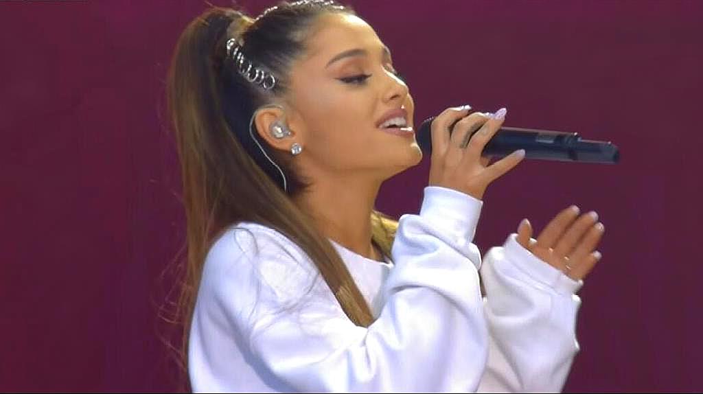 [图]美国女歌手Ariana Grande演唱会,歌声让人听得痴迷了!