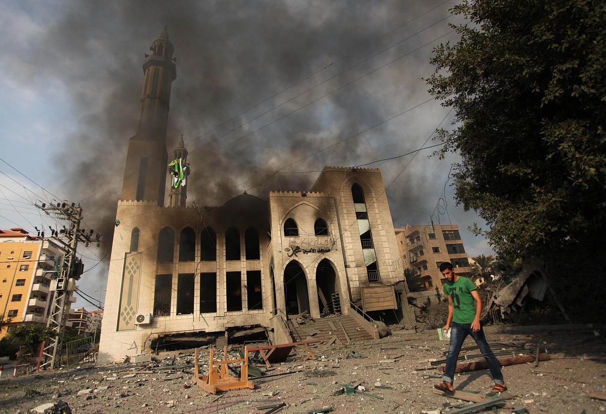 以色列摧毁加沙清真寺引争议，加剧以巴冲突紧张局势