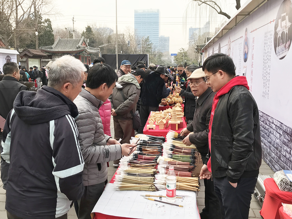 请不少于800汉字的博客文章语言要幽默风趣。主题是：祭日和忌日的区别两者究竟有哪些说法和讲究