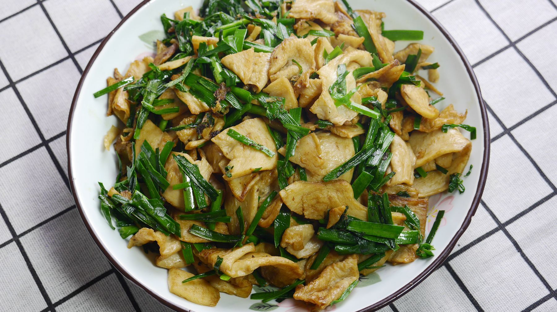 韭菜和人造肉一起炒,营养可口的家常炒菜
