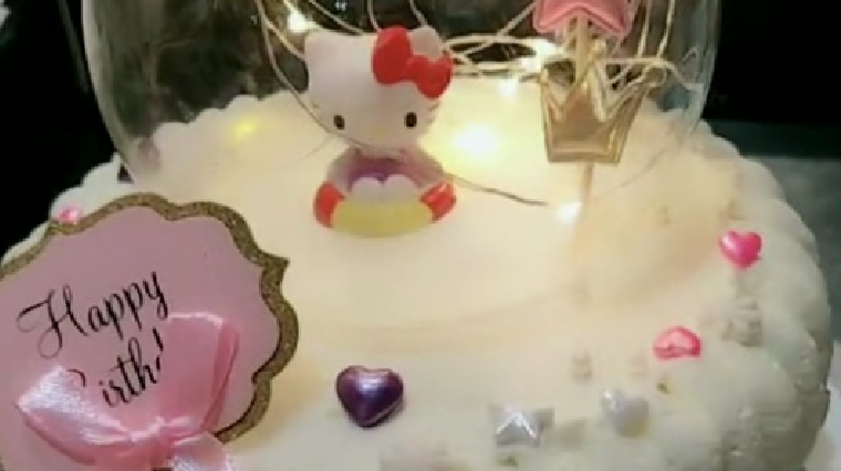 这蛋糕的颜值好高啊,HelloKitty蛋糕多少女生都拒绝不了的一款