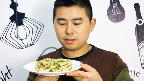 漂泊在外的打工夫妻,老公做了道什么美食?两人竟吃得有滋有味!