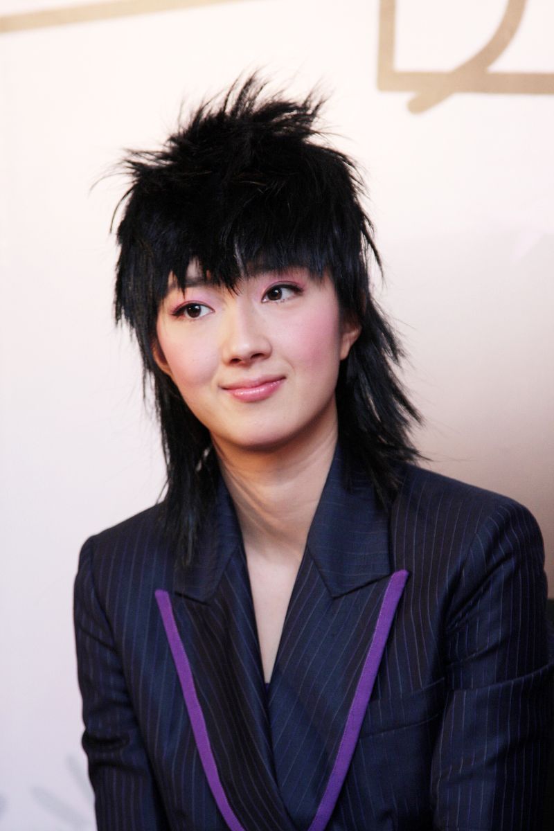 2008年 1月 8日 , 北京 , 电影 《 女人 不 坏 》 举行 开机 记者会 .