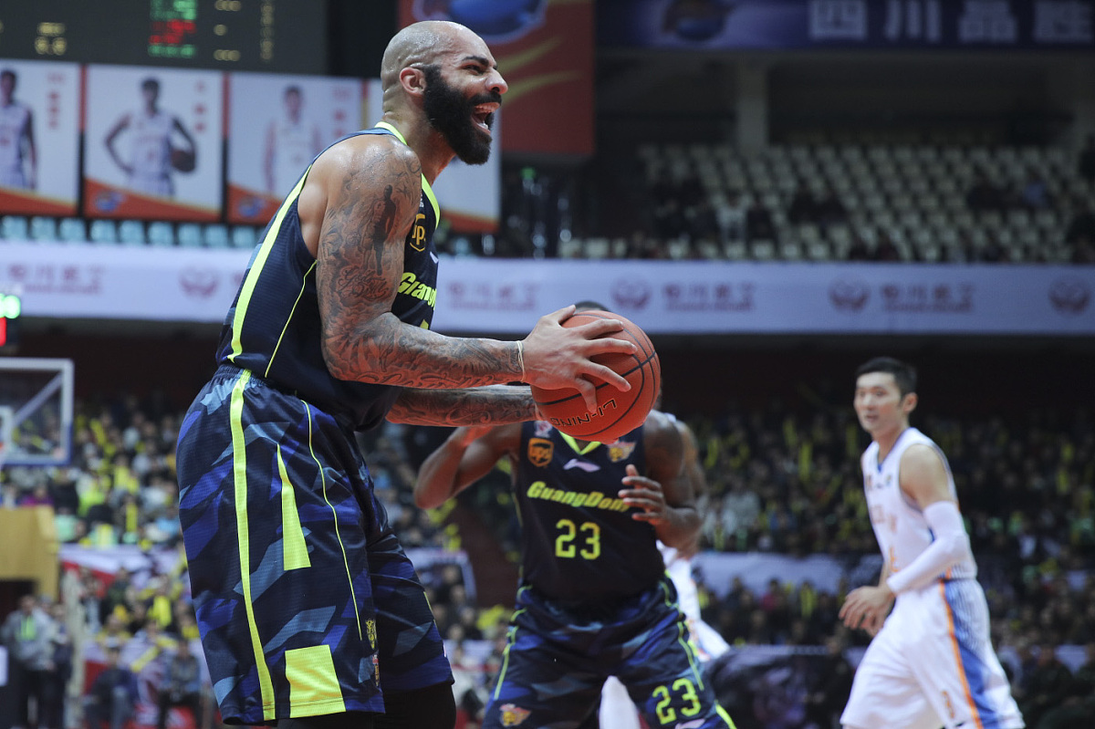 成都护理专业学校选择：公办 vs 民办，哪个更适合你？