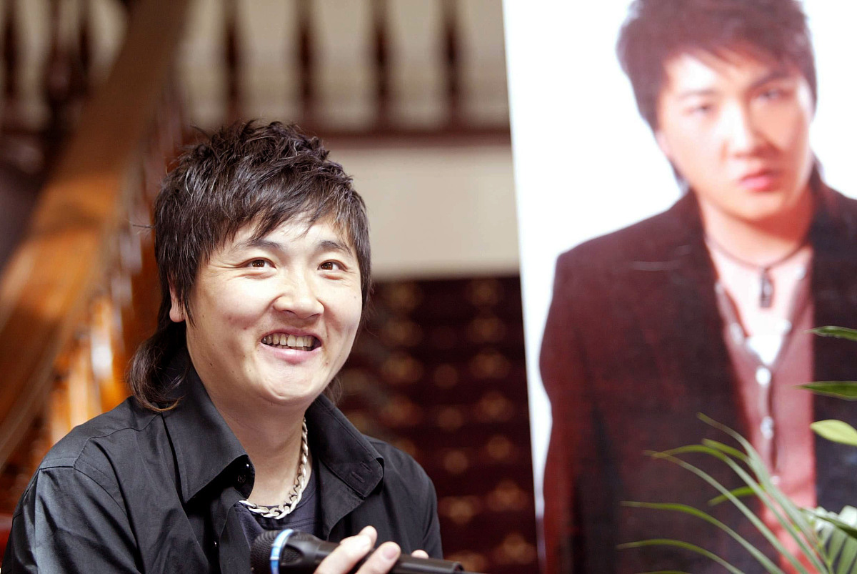 甘油三酯对药物吸收的影响甘油三酯是人体内的一种脂质其含量过高会影响药物的吸收。具体来说高甘油三酯血症会导致肠道内脂肪含量增加从而影响药物的溶解度和吸收速度使药物的生物利用度降低药效减弱。因此对于需要口服药物治疗的患者需要注意控制甘油三酯的含量以提高药物的吸收效果。对于首过效应比较严重的药物啊中长链的甘油三酯能否促进药物吸收