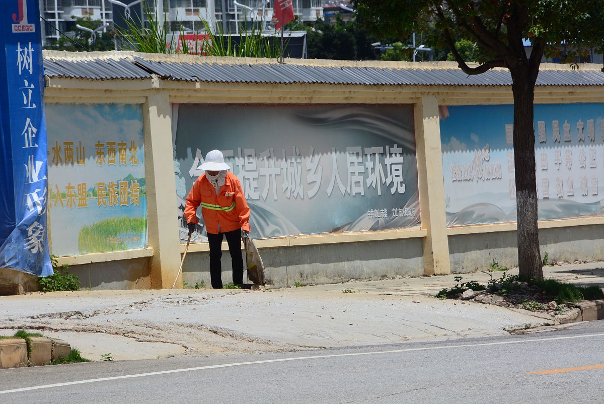 致敬公路人：行走者的足迹，奉献的象征