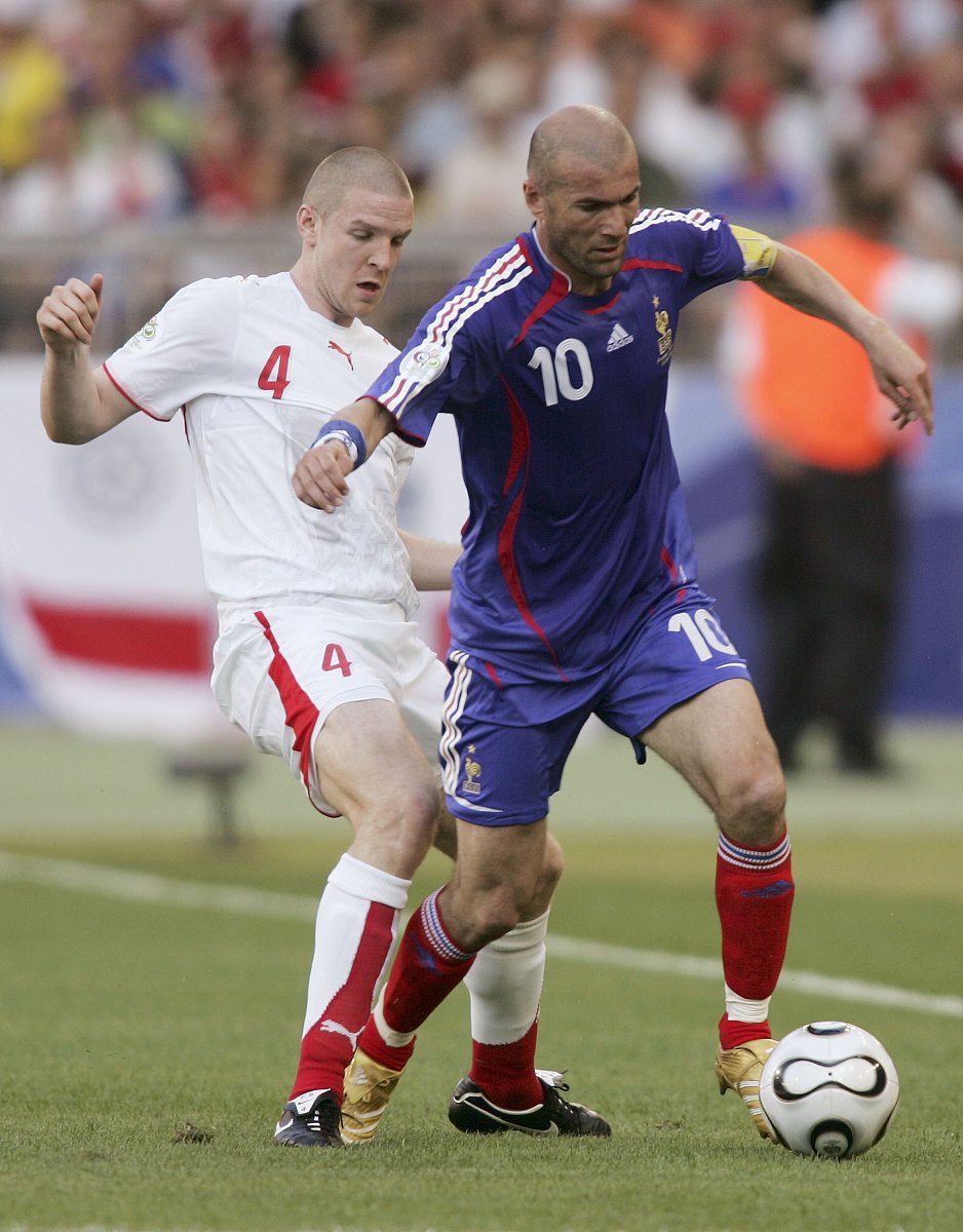 2006年6月13日,世界杯g组,法国0-0战平瑞士.齐达内带球突破  stuttgar