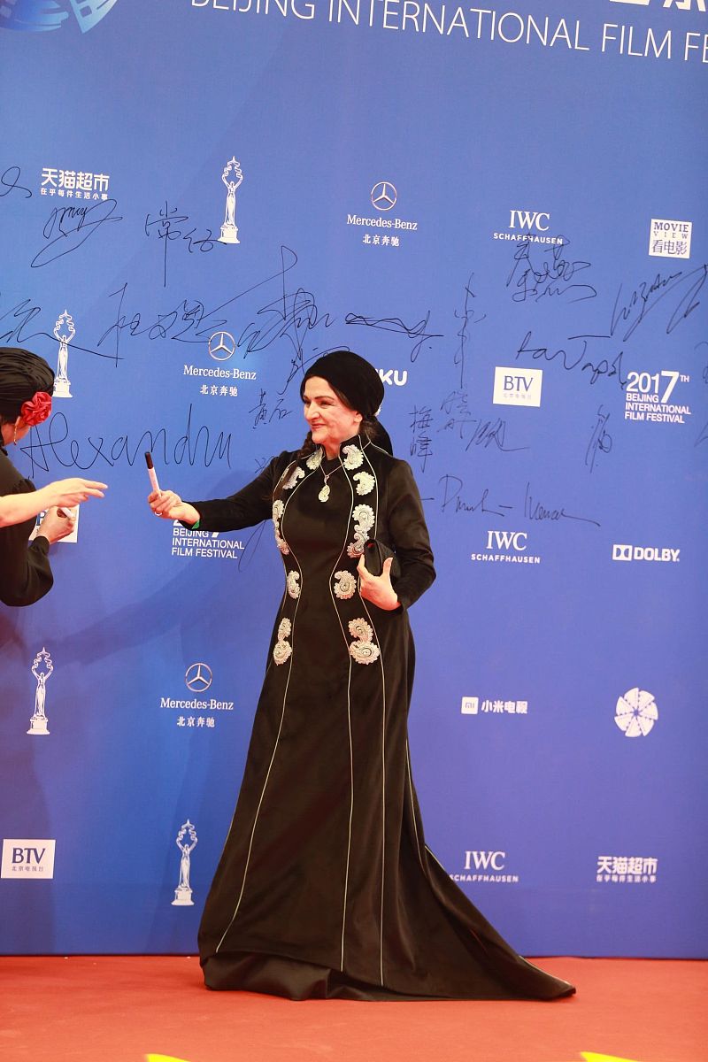 阿迪销售实习报告一千字第一部分高度概括 以实习时间、地点、任务作为引子或把实习过程的感受、结果用高度概括的语言出来以引出报告的内容。 第二部分实习过程实习内容、环节、做法1	将学校里学到的理论、方式方法变成实践的行为。 2观察体验在学校没有接触的东西他们是以什么样的面目、方式方法以怎样的形态或面貌出现的。 第三部分实习体会、经验教训、今后努力的方向等 文章也可以以实习体会、经验为条目来结构全文。着