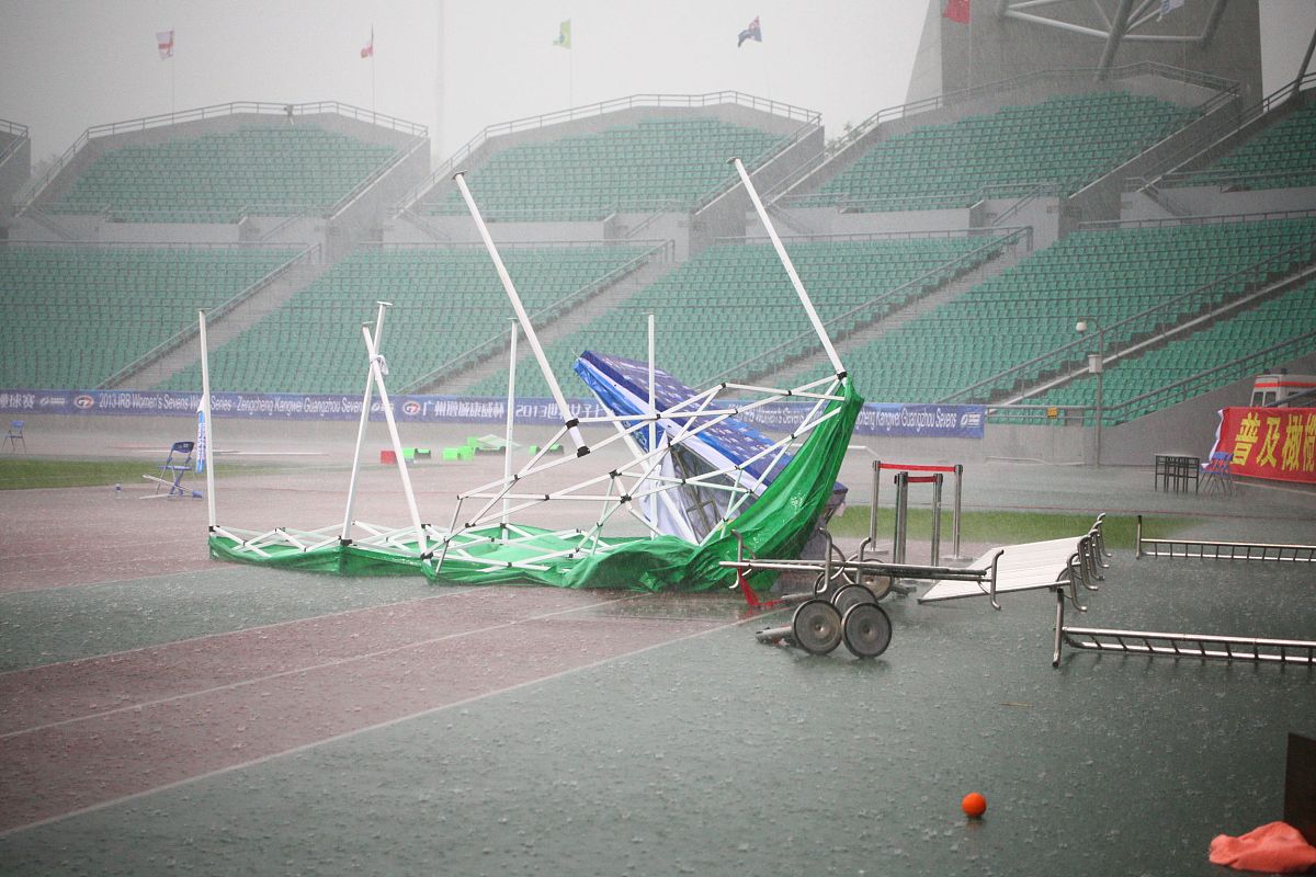 2013年3月30日,广州,2013世界女子七人制橄榄球赛,广州开启暴雨模式,
