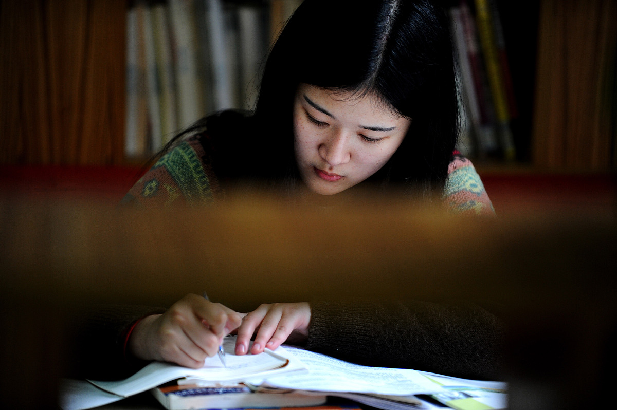 ***_***2013年12月25日,武汉,湖北经济学院图书馆"书香语林"休闲书吧,
