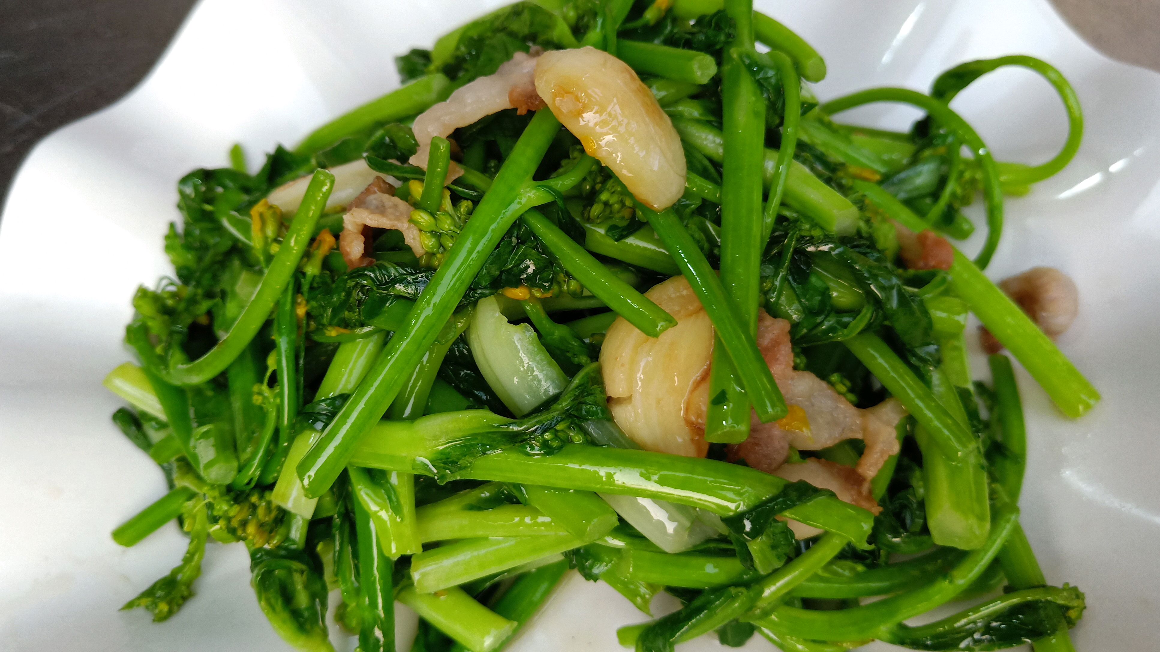 广东生炒菜心是广东经典招牌菜大厨教你家常做法又香又绿