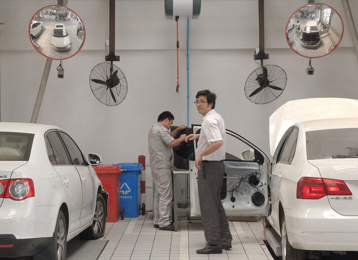 成都学汽车美容好还是汽车修理好