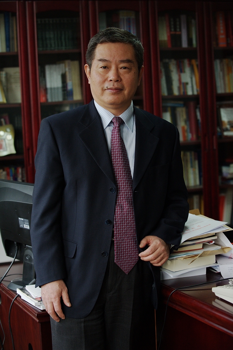 ***_***2010年11月19日,社科院副院长李扬在北京参加纪念钱钟书诞辰10