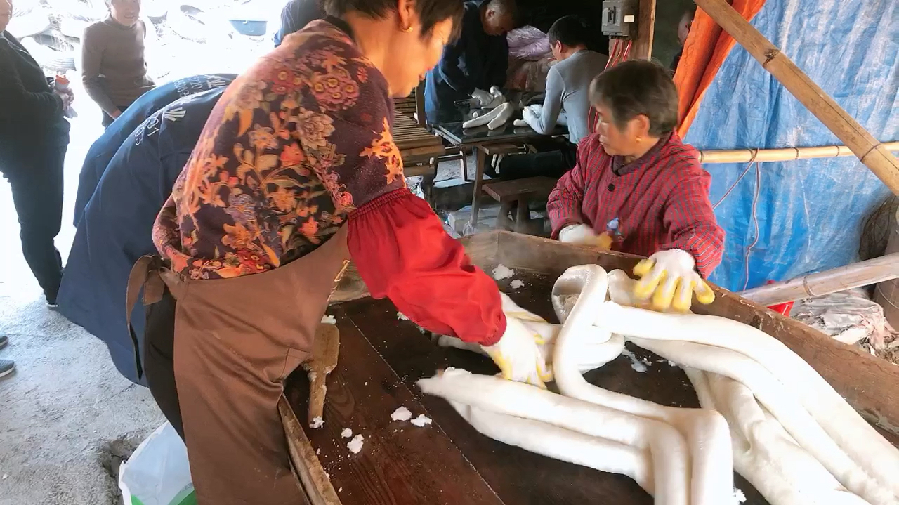 Vlog这是不是现在最传统的做年糕方法?小时候的手工年糕呢?