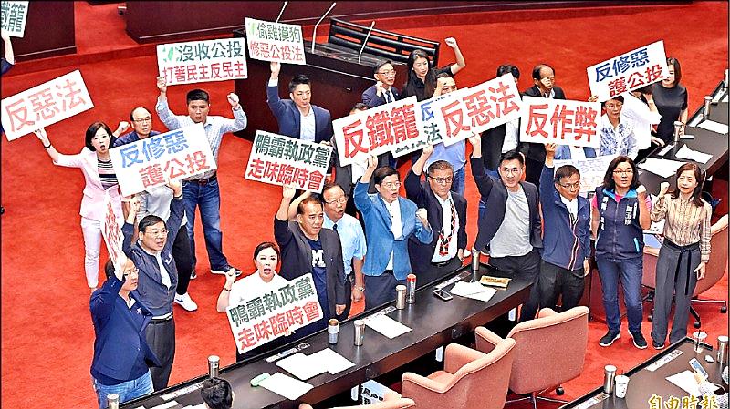 [图]民进党当局又对大陆作出荒唐行为,台湾民众:恐怖时代来临了