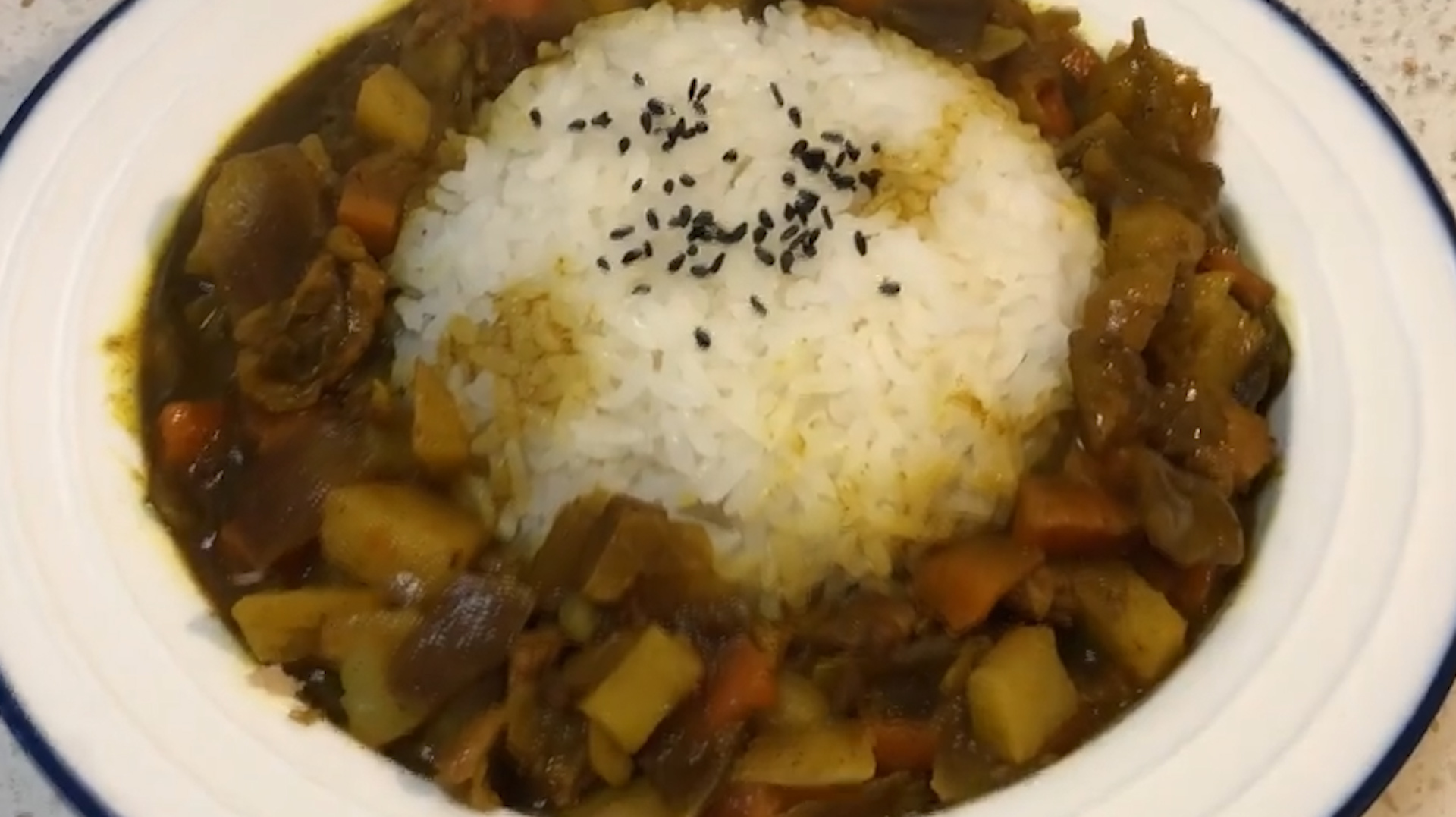 饭店大厨教你做咖喱鸡饭,非常的简单,没什么技术难度,也很快捷