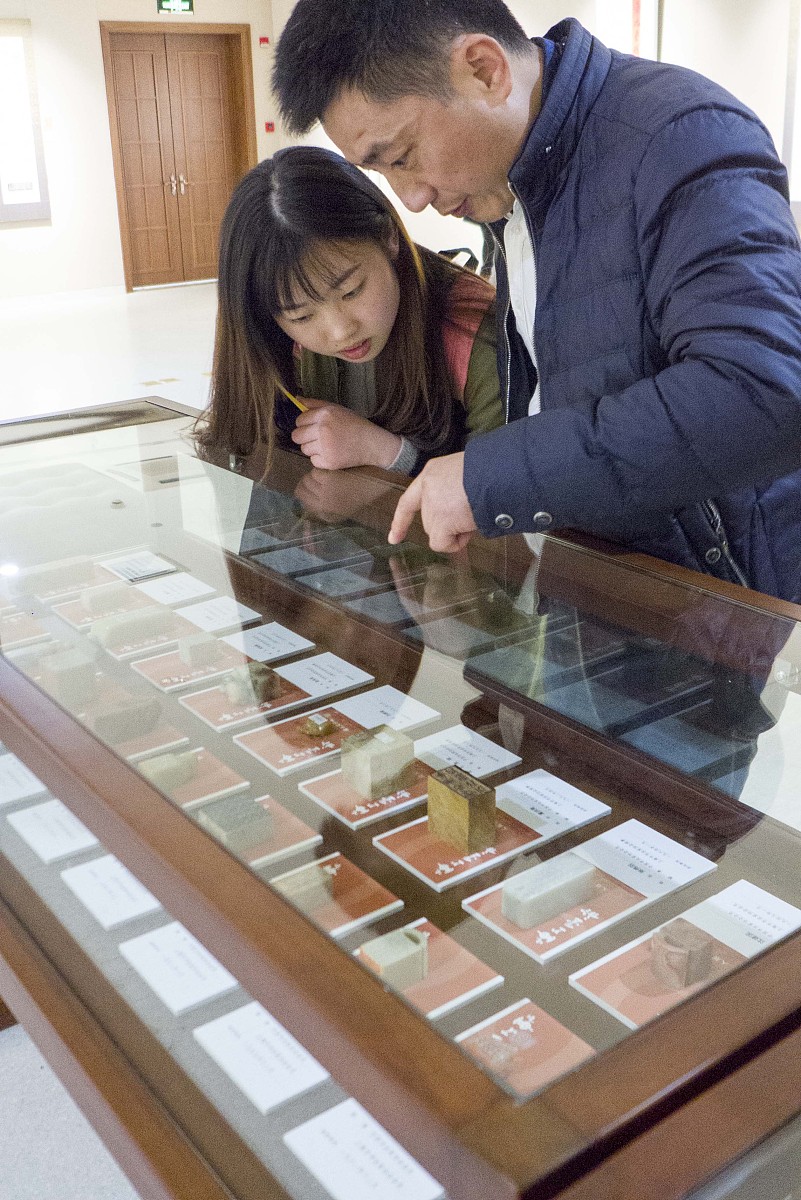 2016年12月7日,上海市第九届书法篆刻大展在上海市文联展厅开幕 .***_