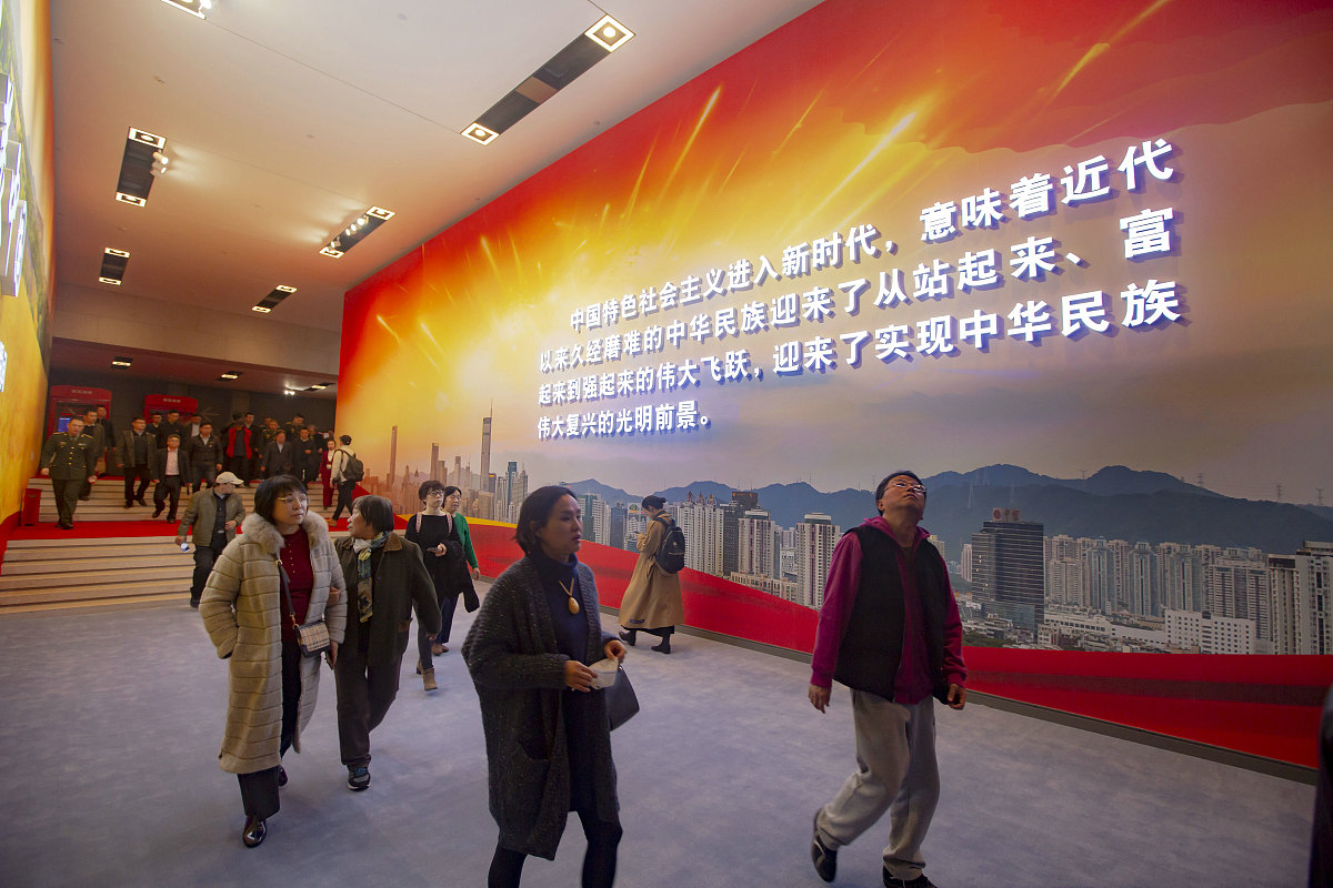 请结合《关于中共中央关于全面深化改革若干重大问题的决定的说明》和《努力开创中国特色社会主义事业更加广阔的前景》这两篇文章写一个保险公司主题教育读书班总结讲话。要求提出三点要求：坚守发展初心。坚定变革创新。坚持实事求是