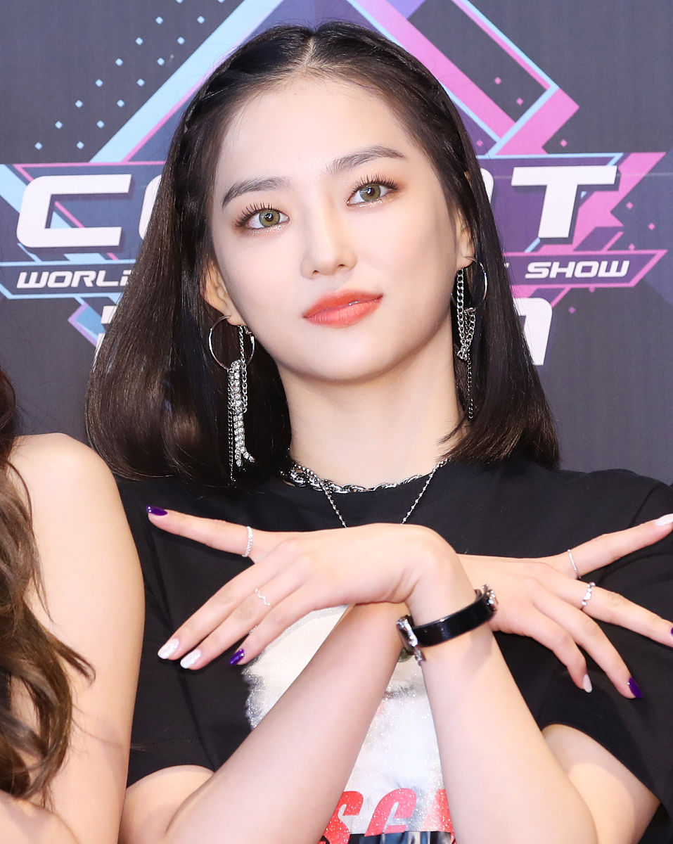 2019年9月19日,韩国首尔,明星参加《m! countdown》节目彩排.clc