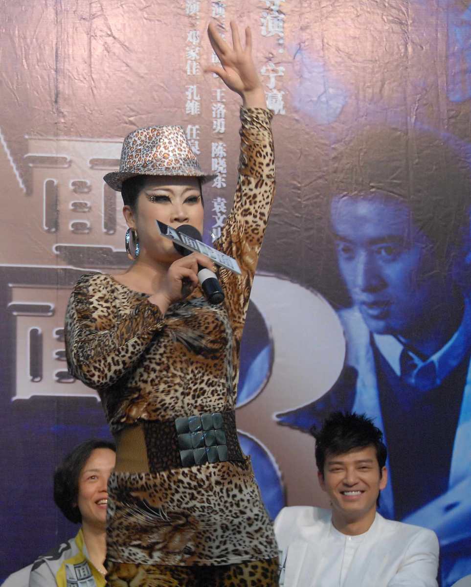 2010年4月27日,杭州,电影《a面b面》举行演员见面会.***_***+++_+++a
