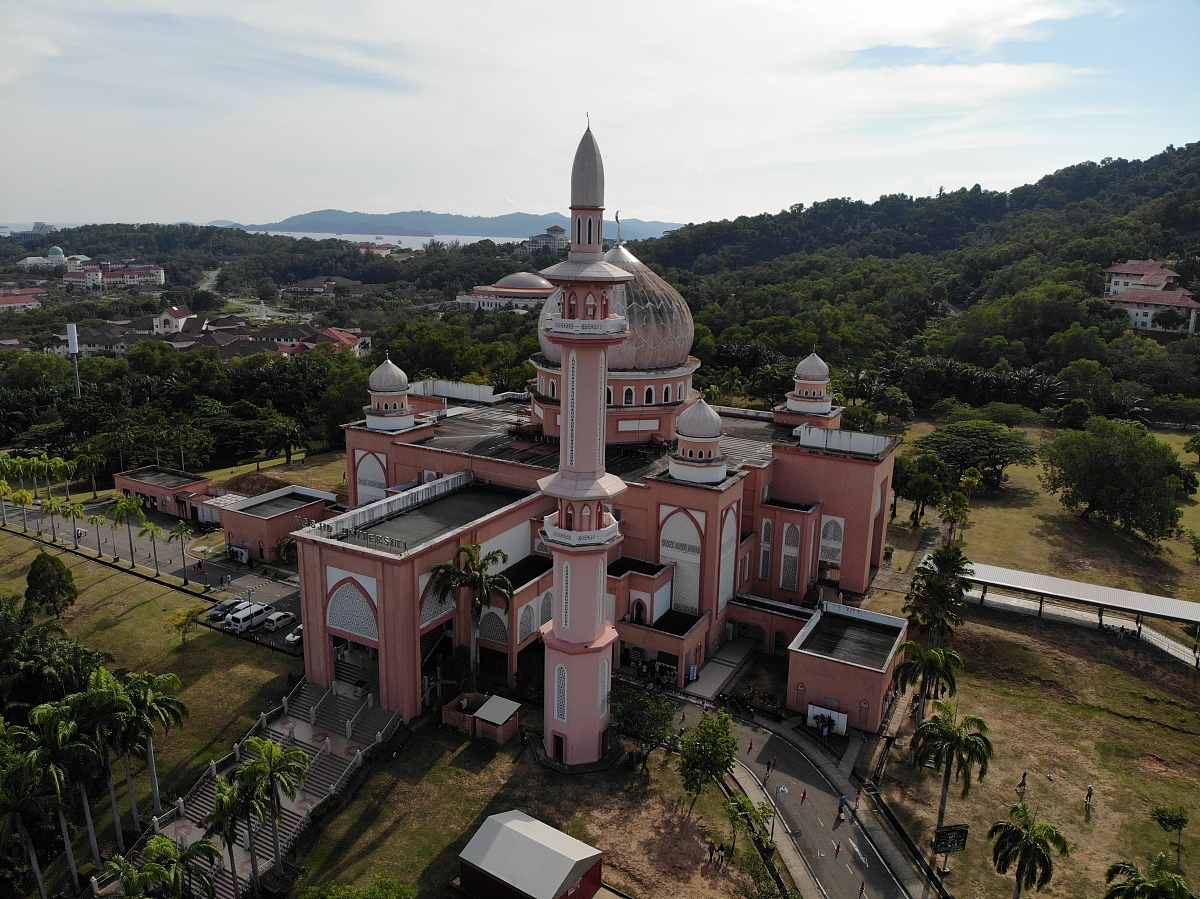 马来西亚接受专升本的学校有哪些学费费用大致是多少