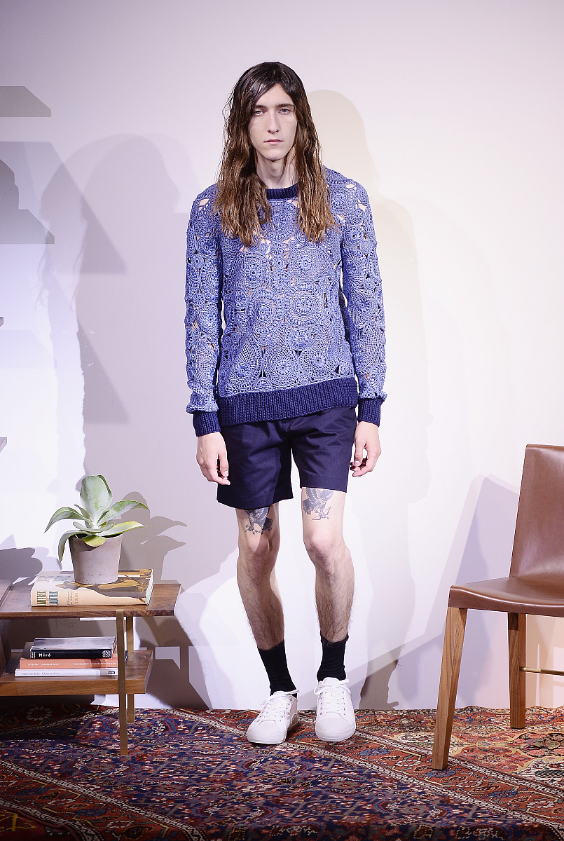 用美式英语写3条关于Fashion Women Casual Pockets Printed Long Sleeve Tops Jacket Plaid Coat产品的正面评论。内容附带评论标题评论单词数量小于40个单词。