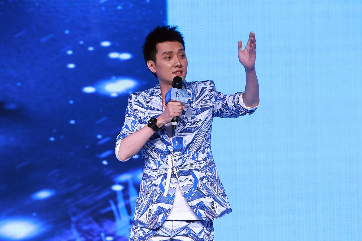2015年08月12日,北京,改编自同名小说的电视剧《幻城》举办开机发布会