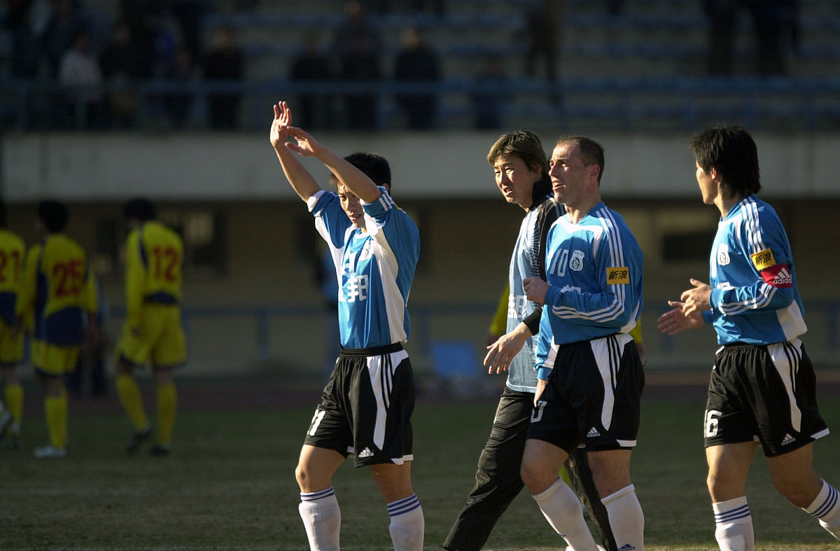 2005年4月3日,中超首轮的一场比赛,大连实德主场3-0战胜四川冠城.实德