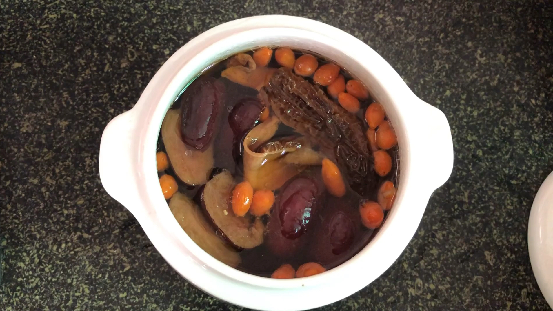 给大家分享一款羊肚菌瘦肉汤